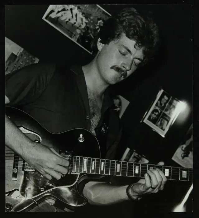 Framed Print : Guitarist Martin Taylor playing at the Middlesex and Herts Country Club, Harrow Weald, London, 1981 Framed Print : Guitarist Martin Taylor playing at the Middlesex and Herts Country Club, Harrow Weald, London, 1981