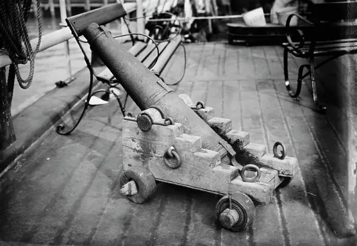 Framed Print : Gun on SUCCESS, between c1910 and c1915. Creator: Bain News Service Framed Print : Gun on SUCCESS, between c1910 and c1915. Creator: Bain News Service