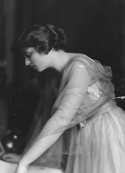 Guthrie, J. Miss, portrait photograph, 1916 Mar. 15. Creator: Arnold Genthe