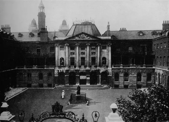 Framed Print : Guys Hospital, c1900, (1912) Framed Print : Guys Hospital, c1900, (1912)