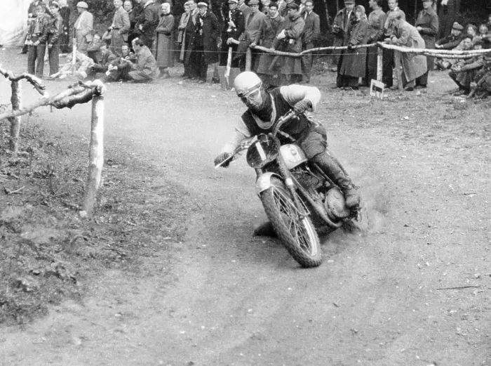 Framed Print : GW Beamish on a BSA 500cc motorbike, Brands Hatch, Kent, 1953 Framed Print : GW Beamish on a BSA 500cc motorbike, Brands Hatch, Kent, 1953