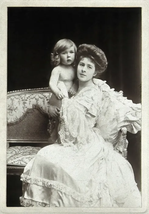 Framed Print : Gwendoline Syrie Maud Wellcome (nee Barnardo), Syrie Maugham and Henry Mounteney Wellcome, c1904. Creator: Lambert Weston & Son Framed Print : Gwendoline Syrie Maud Wellcome (nee Barnardo), Syrie Maugham and Henry Mounteney Wellcome, c1904. Creator: Lambert Weston & Son