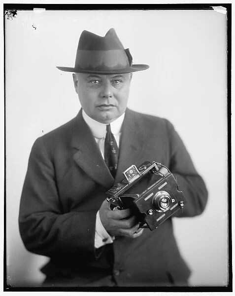 H & E photographer, between 1910 and 1920. Creator: Harris & Ewing. H & E photographer, between 1910 and 1920. Creator: Harris & Ewing