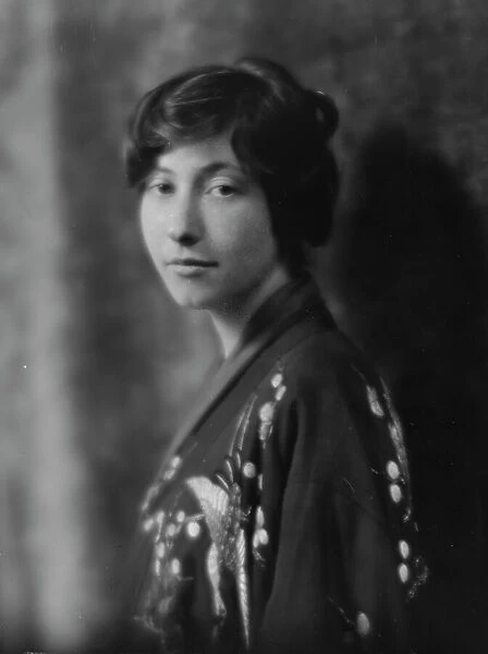 Haas, Ruth, Miss, portrait photograph, 1914 Apr. 4. Creator: Arnold Genthe