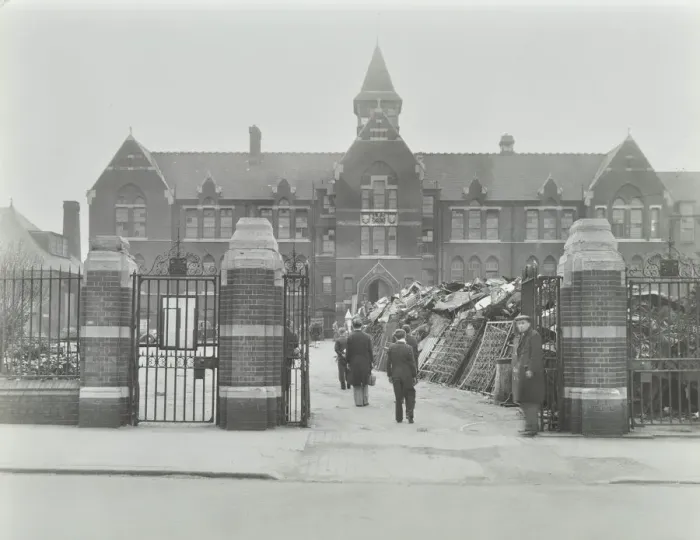 Framed Print : Hackney Downs School, London, 1941 Framed Print : Hackney Downs School, London, 1941