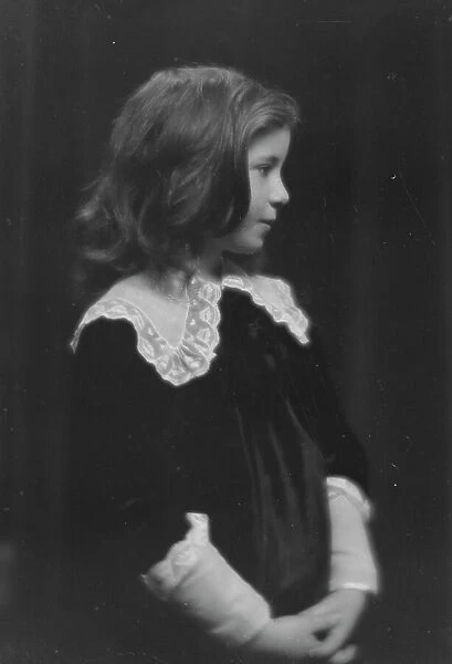 Haggin, Ben Ali, Jr. Mrs. daughter of, portrait photograph, 1916 Mar. 31. Creator: Arnold Genthe