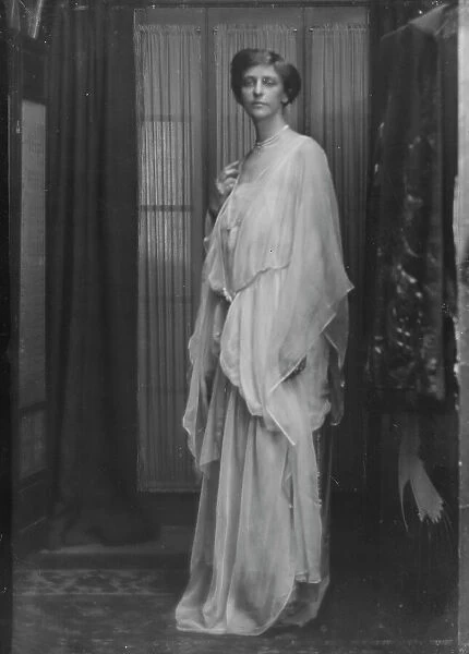 Haggin, Ben Ali, Jr. Mrs. portrait photograph, 1916 Mar. 31. Creator: Arnold Genthe