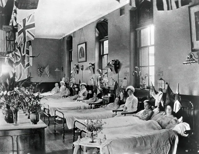 Framed Print : Hahnemann Hospital and Homeopathic Dispensaries, Liverpool: a women's ward, decorated... [1910?]