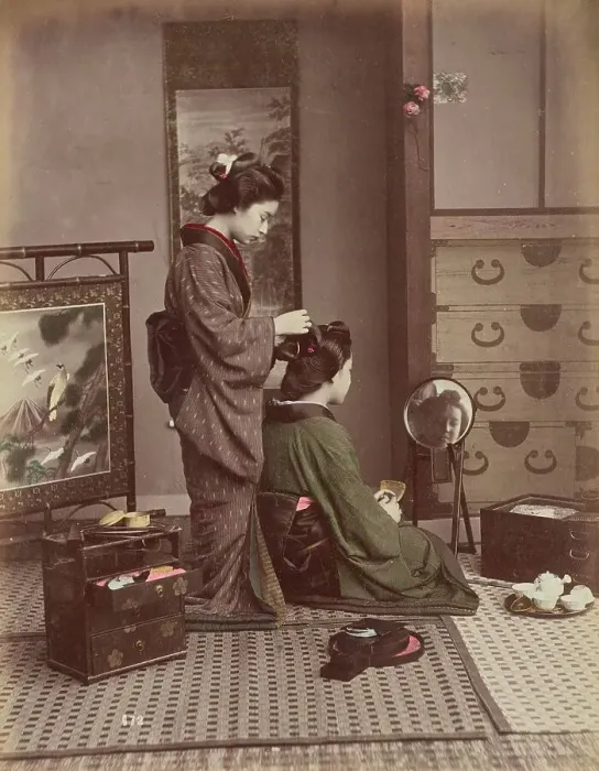 Framed Print : Hair Dressing, 1870s-1890s. Creator: Kusakabe Kimbei Framed Print : Hair Dressing, 1870s-1890s. Creator: Kusakabe Kimbei