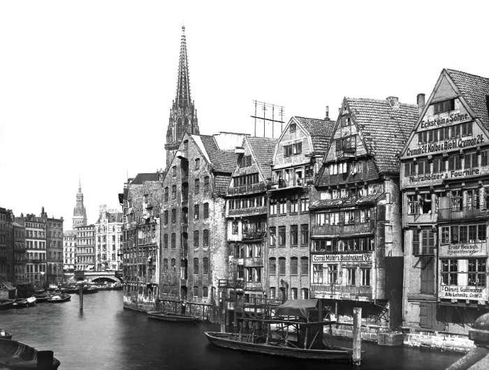 Framed Print : Hamburg. Fleet, Deichstrasse zwischen Cremon a. Kajen 1904. Creator: Unknown Framed Print : Hamburg. Fleet, Deichstrasse zwischen Cremon a. Kajen 1904. Creator: Unknown
