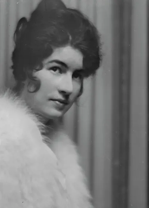 Framed Print : Hamilton, Helen, Miss, portrait photograph, ca. 1913. Creator: Arnold Genthe Framed Print : Hamilton, Helen, Miss, portrait photograph, ca. 1913. Creator: Arnold Genthe