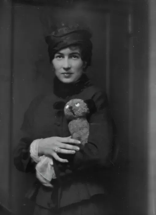 Framed Print : Hamilton, Helen, Miss, portrait photograph, ca. 1913. Creator: Arnold Genthe Framed Print : Hamilton, Helen, Miss, portrait photograph, ca. 1913. Creator: Arnold Genthe