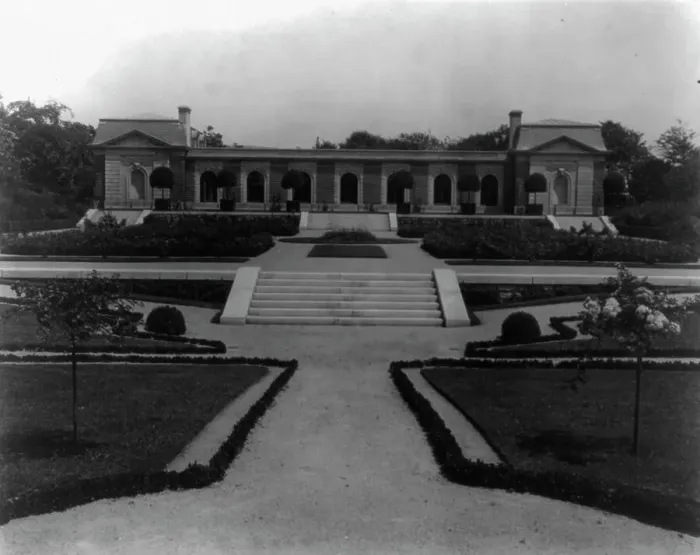 Framed Print : Hamilton Rice home, Newport, Rhode Island, exterior view, between 1917 and 1927. Creator: Frances Benjamin Johnston Framed Print : Hamilton Rice home, Newport, Rhode Island, exterior view, between 1917 and 1927. Creator: Frances Benjamin Johnston