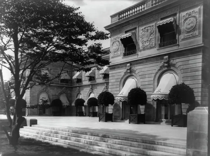 Framed Print : Hamilton Rice Home in Newport, Rhode Island, exterior view showing potted... between 1917 and 1927. Creator: Frances Benjamin Johnston Framed Print : Hamilton Rice Home in Newport, Rhode Island, exterior view showing potted... between 1917 and 1927. Creator: Frances Benjamin Johnston