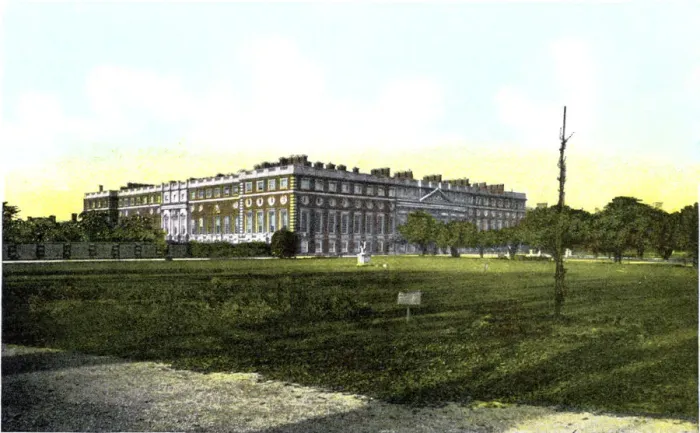 Framed Print : Hampton Court Palace, London, 20th Century Framed Print : Hampton Court Palace, London, 20th Century