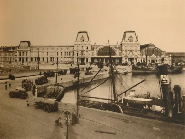 Framed Print : The Harbour Station, c1928 Framed Print : The Harbour Station, c1928
