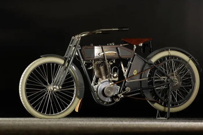 Framed Print : Harley Davidson model X8A 1912. Artist: Simon Clay Framed Print : Harley Davidson model X8A 1912. Artist: Simon Clay