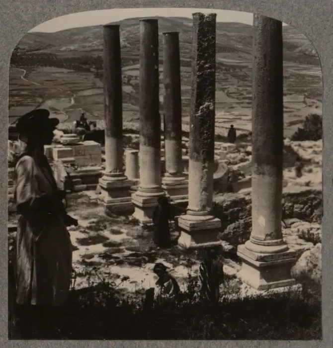 Framed Print : Harods Street of Columns, Samaris, c1900 Framed Print : Harods Street of Columns, Samaris, c1900