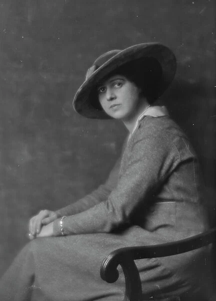 Harriman, Miss, portrait photograph, 1916 Mar. 3. Creator: Arnold Genthe