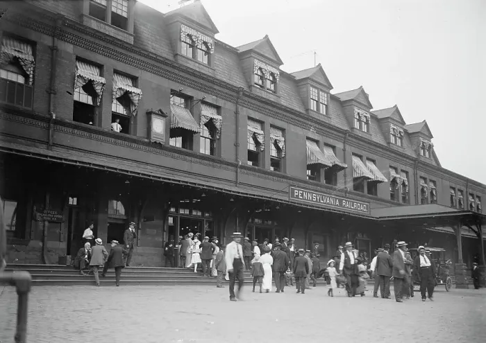 Framed Print : At Harrisburg, between c1910 and c1915. Creator: Bain News Service Framed Print : At Harrisburg, between c1910 and c1915. Creator: Bain News Service