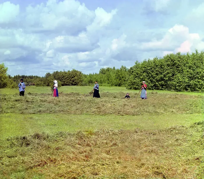 Framed Print : Haying [Russian Empire], 1909. Creator: Sergey Mikhaylovich Prokudin-Gorsky