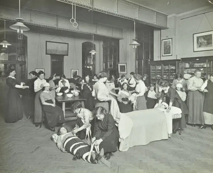 Framed Print : Health class, Cosway Street Evening Institute for Women, London, 1914 Framed Print : Health class, Cosway Street Evening Institute for Women, London, 1914