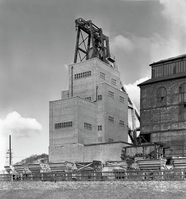 Framed Print : The heapstead at Kadeby Colliery, near Doncaster, South Yorkshire, 1956 Framed Print : The heapstead at Kadeby Colliery, near Doncaster, South Yorkshire, 1956