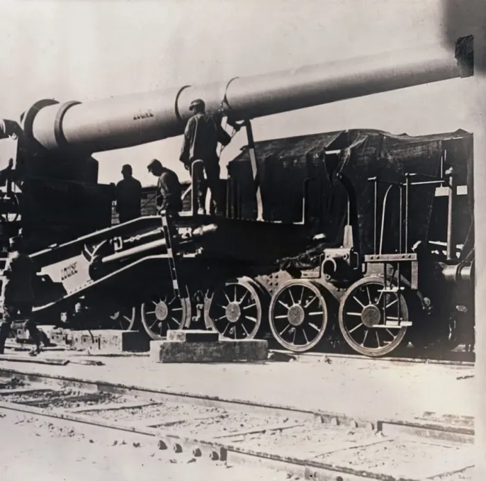 Framed Print : Heavy artillery on a train, c1914-c1918 Framed Print : Heavy artillery on a train, c1914-c1918