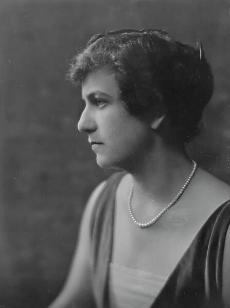 Heilbroner, L. Mrs. portrait photograph, 1916. Creator: Arnold Genthe