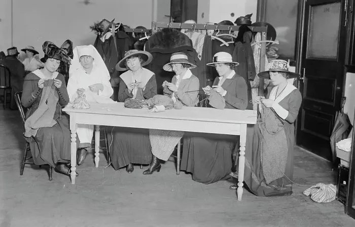 Framed Print : Helen Ware, Grace Schnebe, Chrystal Hearn, Frances Starr, Gladys Hanson, Lucy Weston, May 1917. Creator: Bain News Service