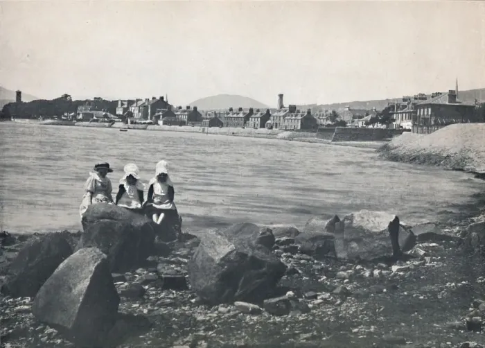 Framed Print : Helensburgh - East Bay, 1895 Framed Print : Helensburgh - East Bay, 1895