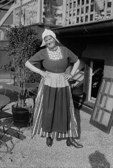 Framed Print : Hendrika Van Der Flier [in Dutch costume], between 1915 and 1918. Creator: Bain News Service