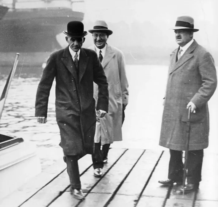 Framed Print : Henry Ford visiting Dagenham, Essex, c1930 Framed Print : Henry Ford visiting Dagenham, Essex, c1930