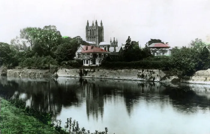Framed Print : Hereford Cathedral, 1926. Artist: Cavenders Ltd Framed Print : Hereford Cathedral, 1926. Artist: Cavenders Ltd
