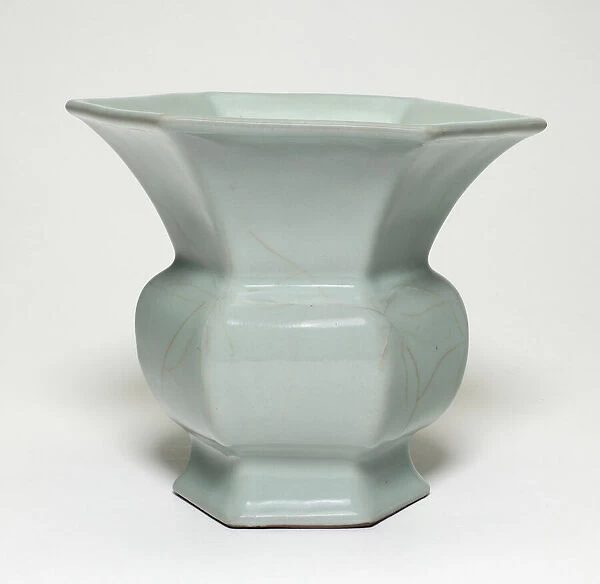 Hexagonal Vase, Qing dynasty (1644-1911), 18th  /  19th century. Creator: Unknown