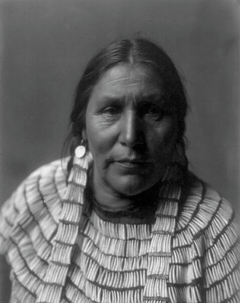 Hidatsa woman, c1908. Creator: Edward Sheriff Curtis