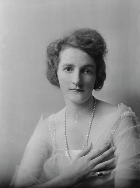 Hill, J. Miss, portrait photograph, 1916. Creator: Arnold Genthe