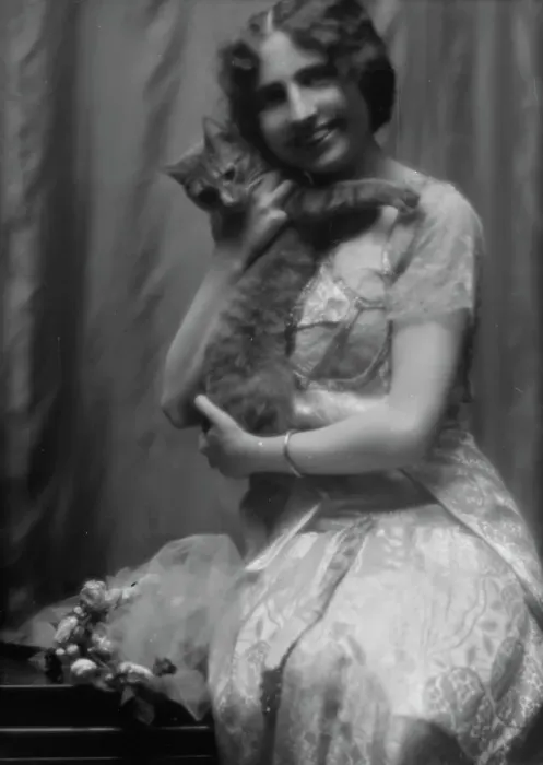 Framed Print : Hinckley, Arthur, Mrs. with Buzzer the cat, portrait photograph, 1913. Creator: Arnold Genthe Framed Print : Hinckley, Arthur, Mrs. with Buzzer the cat, portrait photograph, 1913. Creator: Arnold Genthe