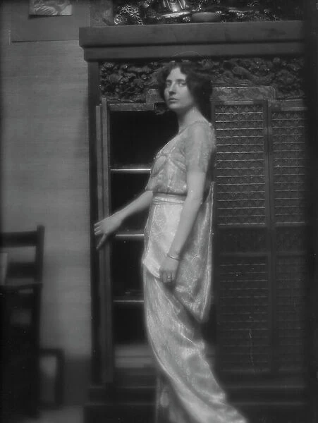 Hinckley, Arthur, Mrs. portrait photograph, 1913. Creator: Arnold Genthe