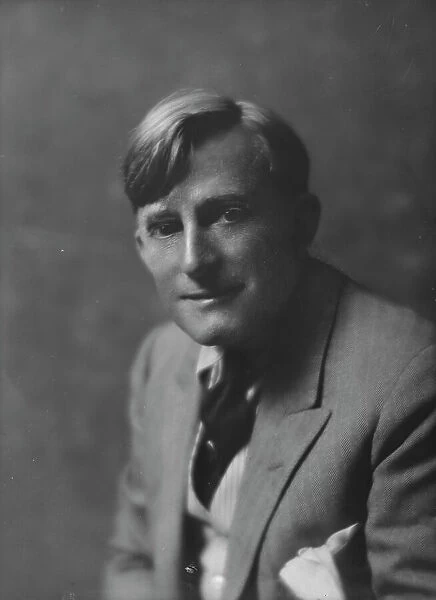 Hitchcock, Raymond, Mr. portrait photograph, 1917 July 13. Creator: Arnold Genthe