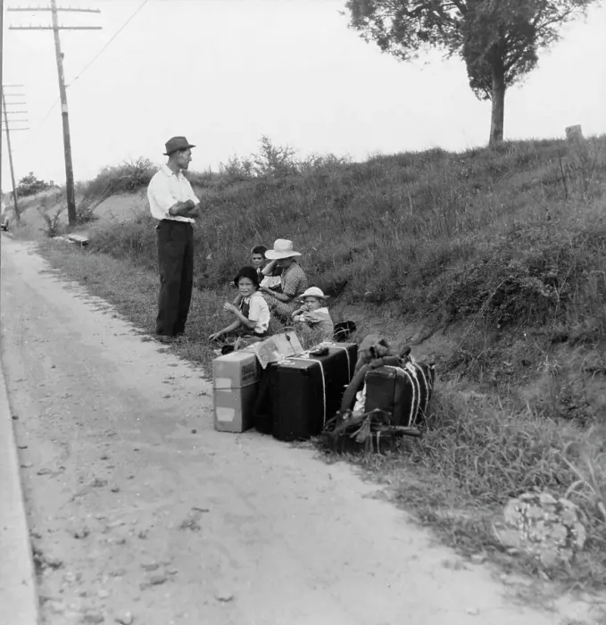 Framed Print : A hitchhiking family waiting along the highway in Macon, Georgia, 1937. Creator: Dorothea Lange Framed Print : A hitchhiking family waiting along the highway in Macon, Georgia, 1937. Creator: Dorothea Lange