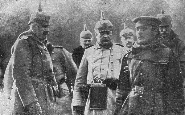 Hiver 1914-1915.--Guillaume II interrogeant lui-meme un prisonnier russe. 1915. Creator: Unknown