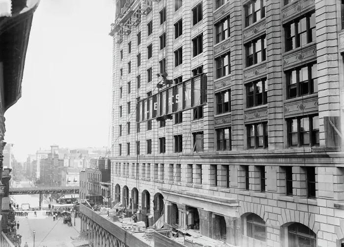 Framed Print : Hoisting 46 ton girder on Cons. Gas Co's Bldg. 1913. Creator: Bain News Service Framed Print : Hoisting 46 ton girder on Cons. Gas Co's Bldg. 1913. Creator: Bain News Service