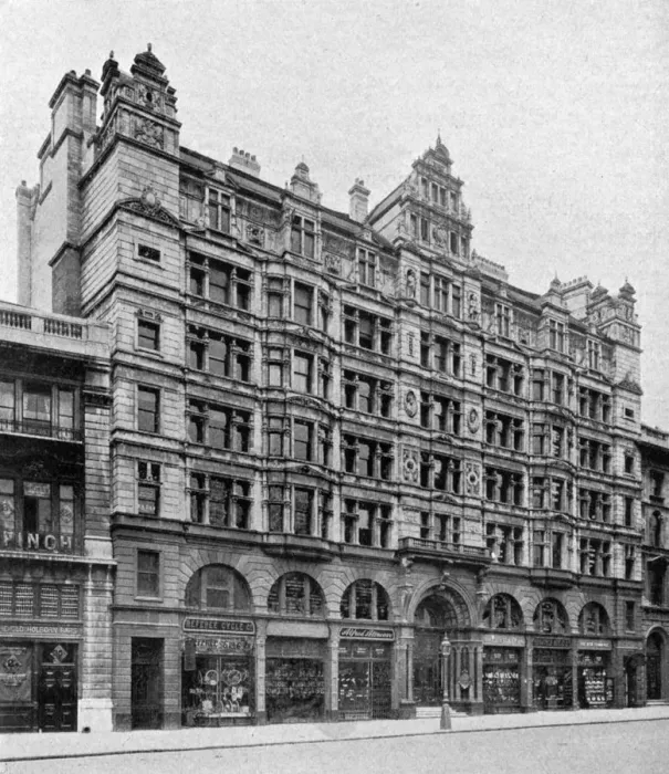 Framed Print : Holborn front of the Birkbeck Bank, London, 1904 Framed Print : Holborn front of the Birkbeck Bank, London, 1904