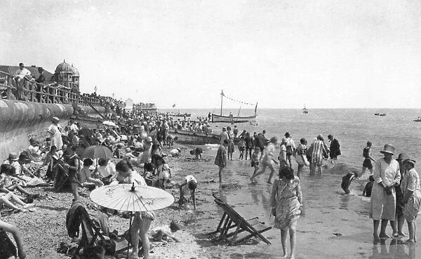 Holidaymakers on Bognor Regis seafront, West Sussex, c1900s-1920s