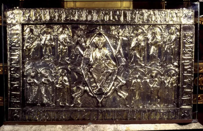 Framed Print : Holy Ark (s. XI), its part of the cathedral treasure preserved in the Holy Chamber Framed Print : Holy Ark (s. XI), its part of the cathedral treasure preserved in the Holy Chamber