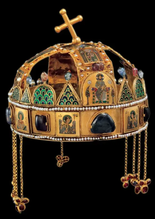 Framed Print : The Holy Crown of Hungary, 12th century. Artist: Historic Object Framed Print : The Holy Crown of Hungary, 12th century. Artist: Historic Object