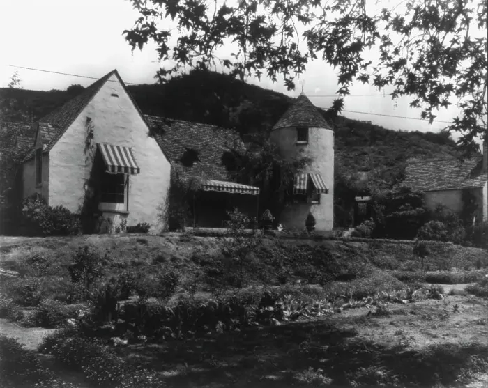 Framed Print : Home on Highland Ave. no. 2314, Hollywood, California, 1917. Creator: Frances Benjamin Johnston Framed Print : Home on Highland Ave. no. 2314, Hollywood, California, 1917. Creator: Frances Benjamin Johnston