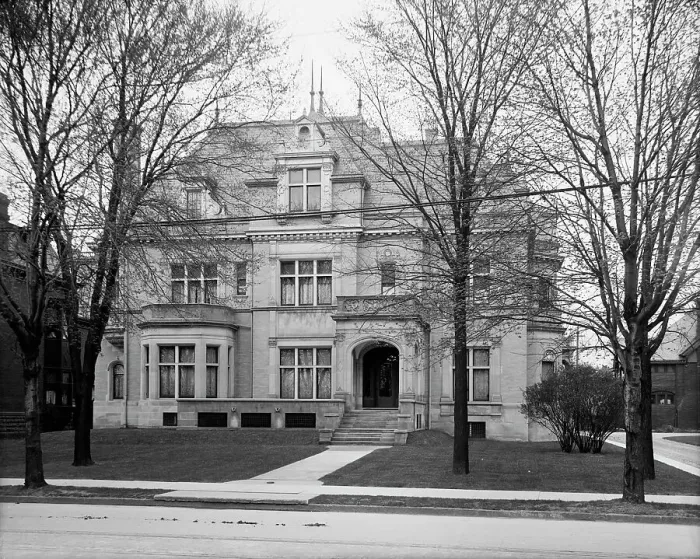Framed Print : Home of Mrs. C.L. Stephens, 1123 Woodward Avenue, Detroit, Mich. between 1905 and 1915. Creator: Unknown Framed Print : Home of Mrs. C.L. Stephens, 1123 Woodward Avenue, Detroit, Mich. between 1905 and 1915. Creator: Unknown