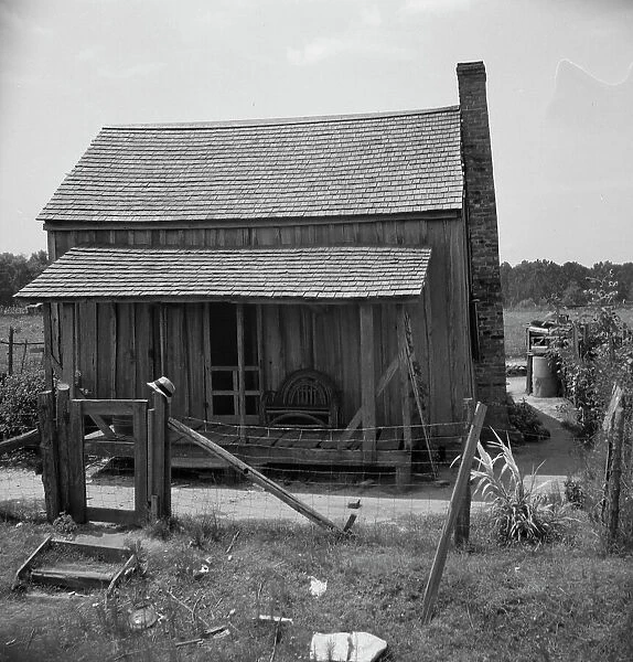 Home of turpentine worker near Godwinsville, Georgia, 1937. Creator: Dorothea Lange